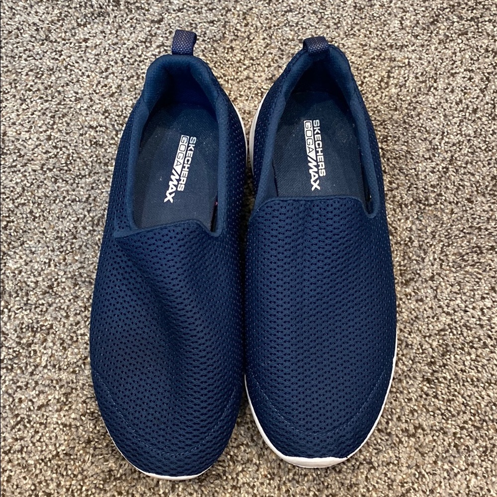 Skechers Go Walk GoGa Max Women's Navy Slip-On Shoes, Size 8.5 - Picture 2 of 5